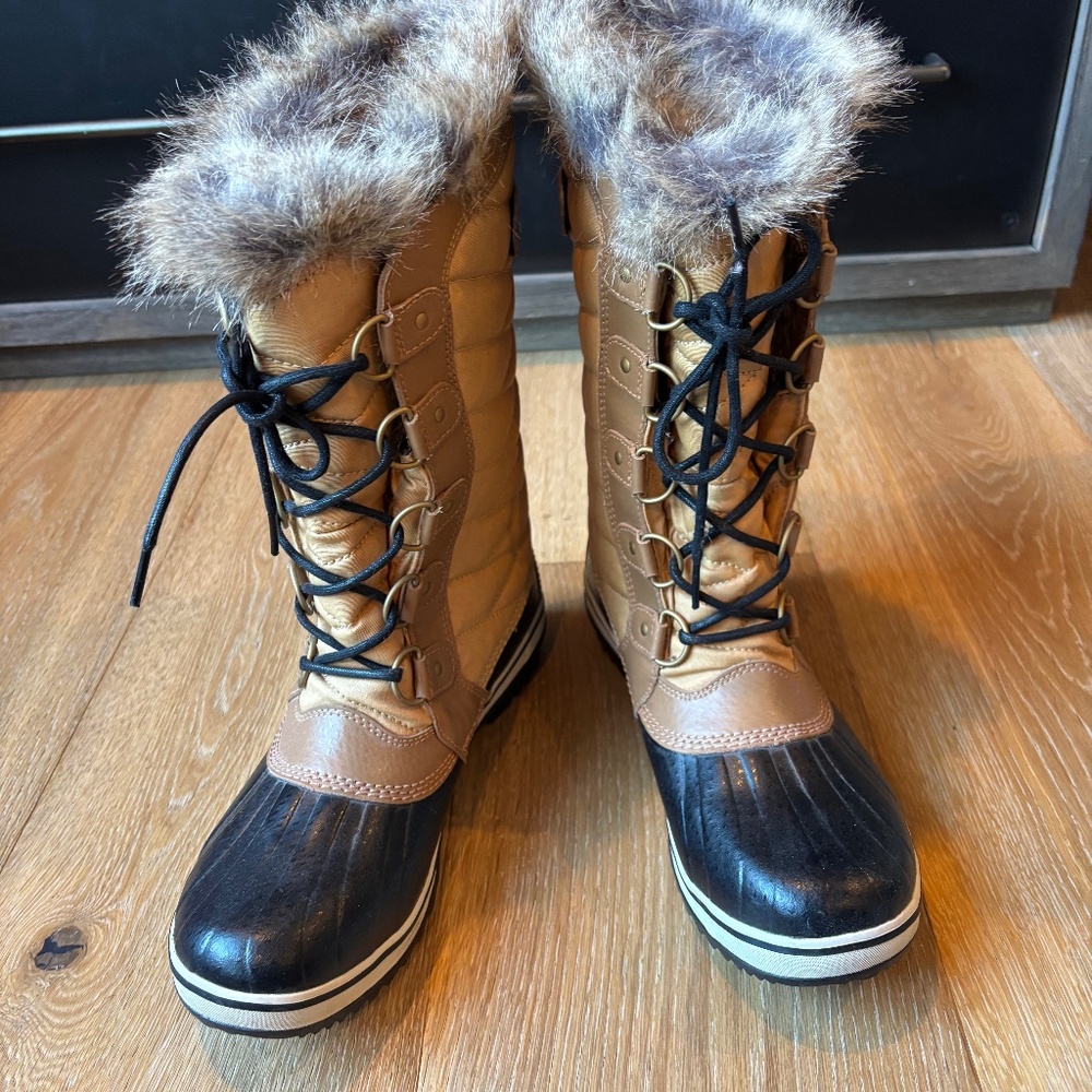 SOREL TOFINO II WOMEN’S WATERPROOF BOOT in curry color